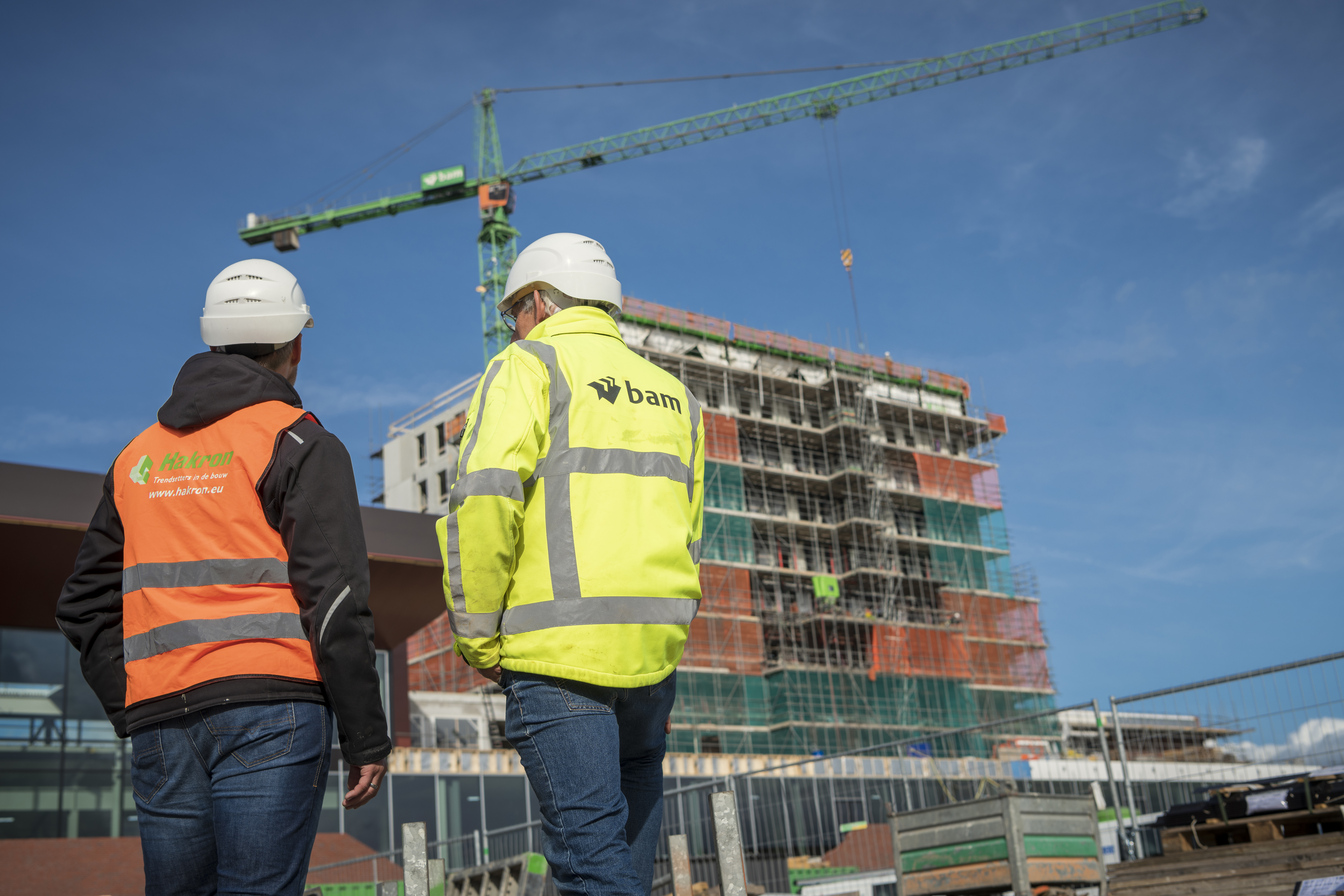 Hakron Nederland B.V. is sinds 1968 producent en toeleverancier van producten voor betonconstructies, bekistingen en woningbouw.